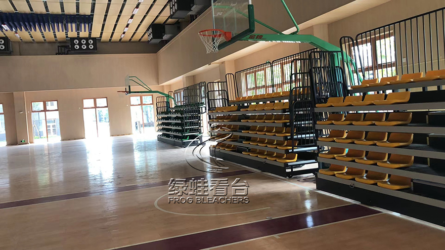 B体育平台为广州斐特思公学篮球馆安装伸缩看台，丰富学生的体育活动