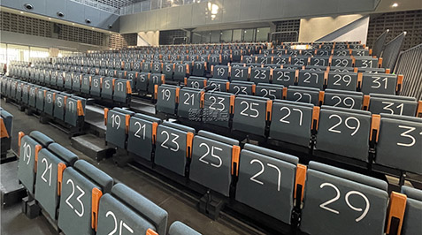 B体育平台承接郑州彩虹盒子艺术园的室内电动看台座椅安装调试项目